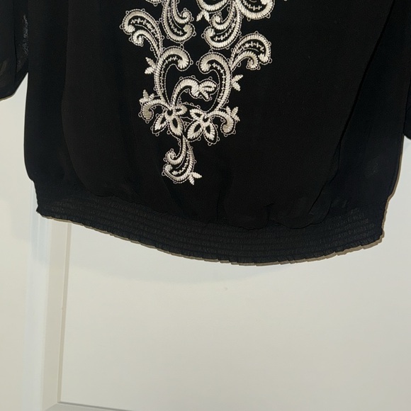 Blouse - Picture 2 of 4